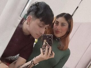 SoffieAndChris live online livejasmin